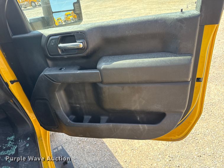 image for item EU2069 2021 Chevrolet Silverado 3500HD utility bed pickup truck