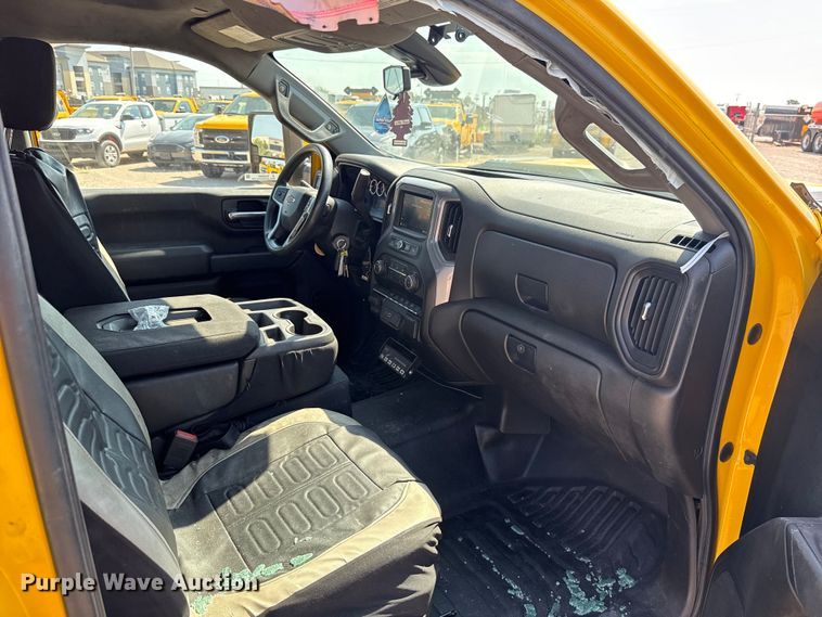 image for item EU2069 2021 Chevrolet Silverado 3500HD utility bed pickup truck