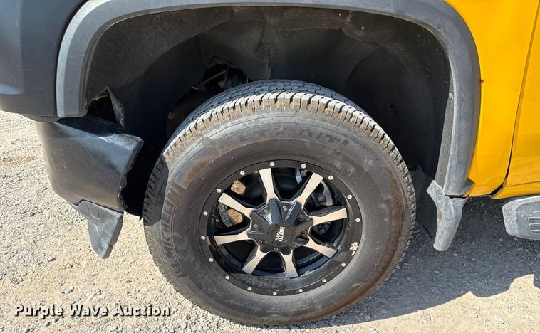 image for item EU2069 2021 Chevrolet Silverado 3500HD utility bed pickup truck