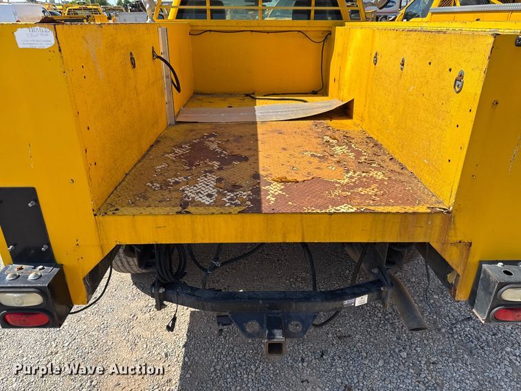 image for item EU2070 2015 Chevrolet Silverado 3500HD utility bed pickup truck