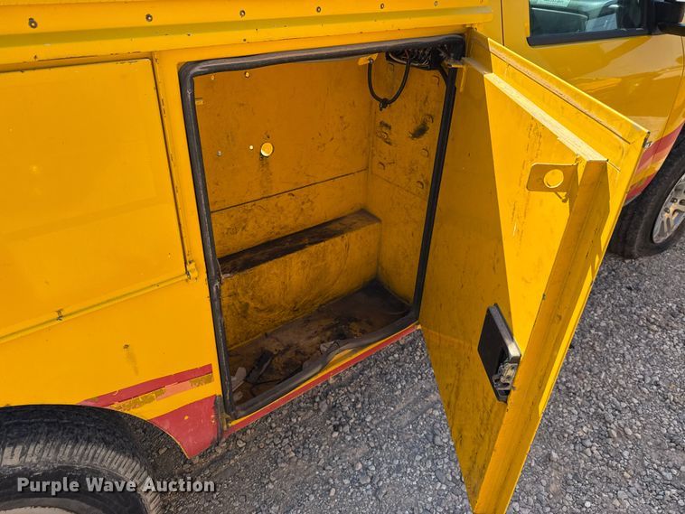 image for item EU2070 2015 Chevrolet Silverado 3500HD utility bed pickup truck