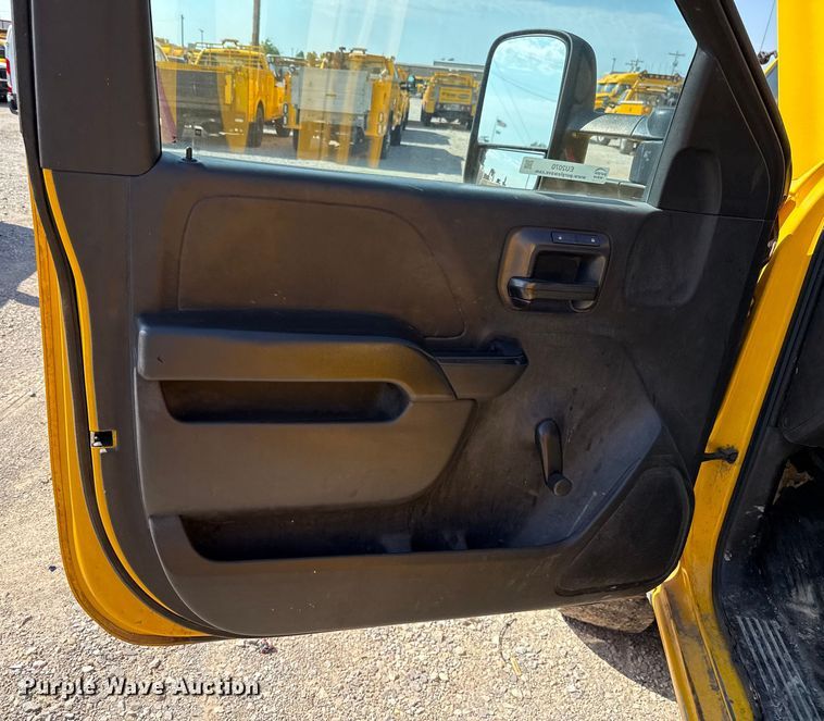 image for item EU2070 2015 Chevrolet Silverado 3500HD utility bed pickup truck