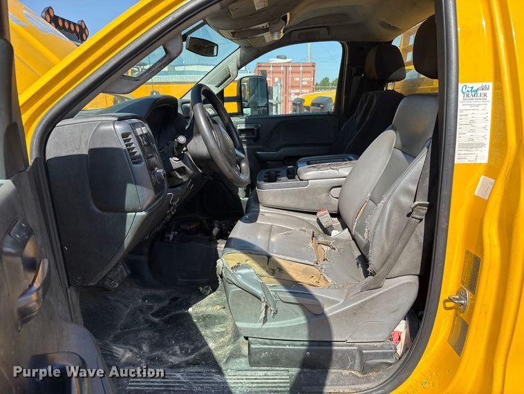 image for item EU2070 2015 Chevrolet Silverado 3500HD utility bed pickup truck