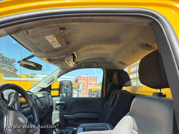 image for item EU2070 2015 Chevrolet Silverado 3500HD utility bed pickup truck