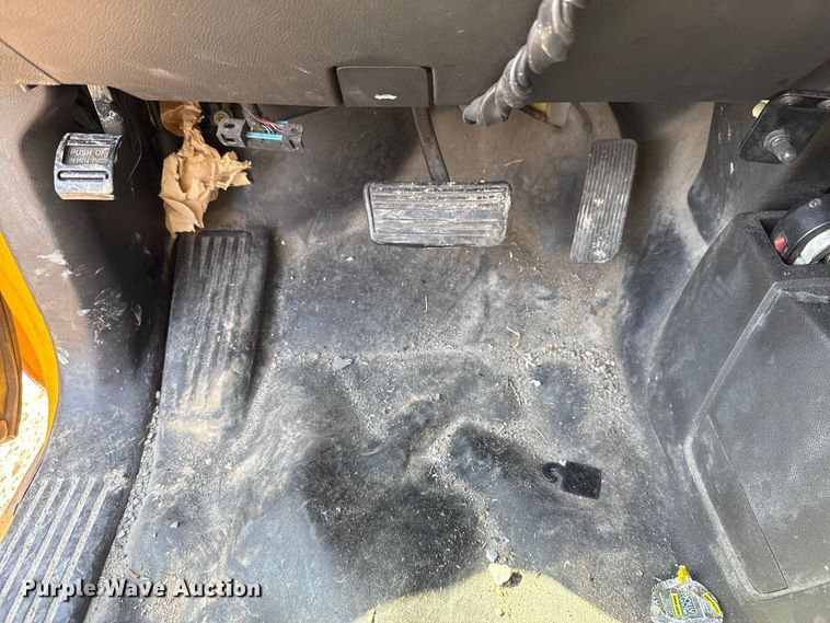 image for item EU2070 2015 Chevrolet Silverado 3500HD utility bed pickup truck