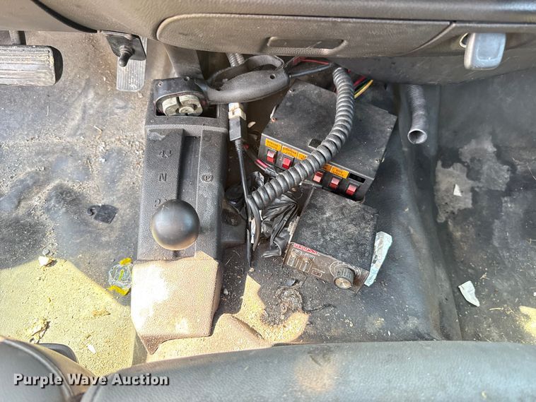 image for item EU2070 2015 Chevrolet Silverado 3500HD utility bed pickup truck