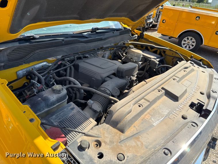 image for item EU2070 2015 Chevrolet Silverado 3500HD utility bed pickup truck