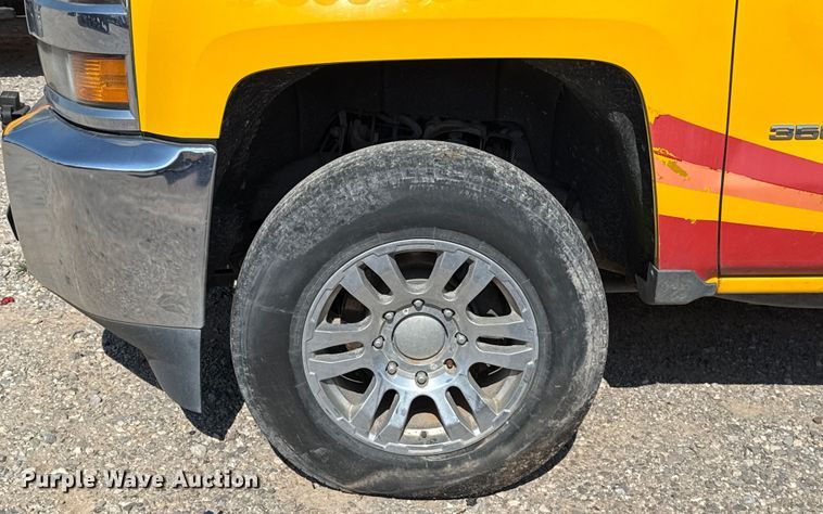 image for item EU2070 2015 Chevrolet Silverado 3500HD utility bed pickup truck