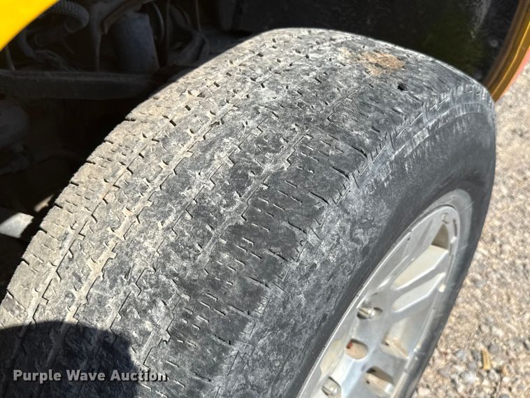 image for item EU2070 2015 Chevrolet Silverado 3500HD utility bed pickup truck