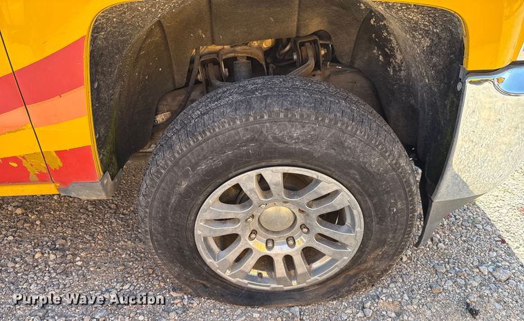 image for item EU2070 2015 Chevrolet Silverado 3500HD utility bed pickup truck