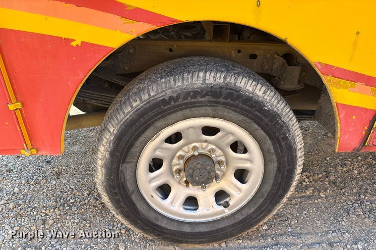 image for item EU2070 2015 Chevrolet Silverado 3500HD utility bed pickup truck