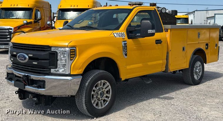 image for item EU2071 2019 Ford F350 utility bed pickup truck