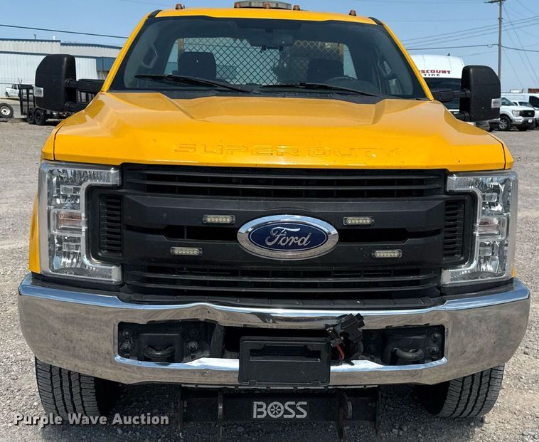 image for item EU2071 2019 Ford F350 utility bed pickup truck