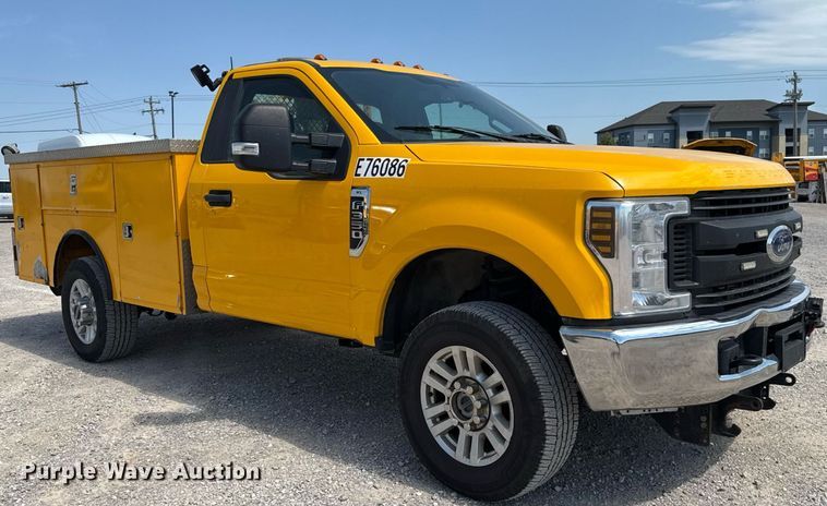 image for item EU2071 2019 Ford F350 utility bed pickup truck