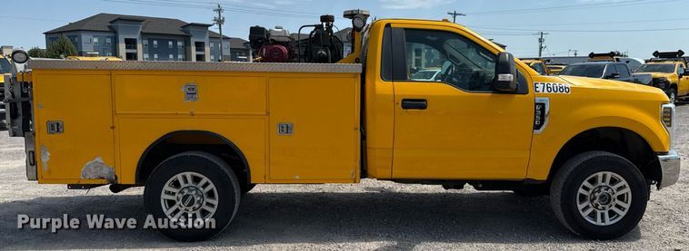 image for item EU2071 2019 Ford F350 utility bed pickup truck