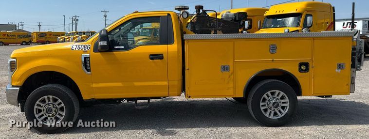 image for item EU2071 2019 Ford F350 utility bed pickup truck