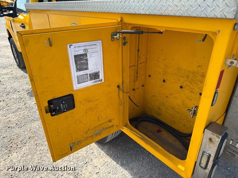 image for item EU2071 2019 Ford F350 utility bed pickup truck