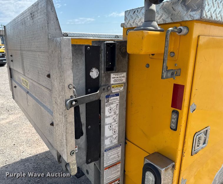 image for item EU2071 2019 Ford F350 utility bed pickup truck