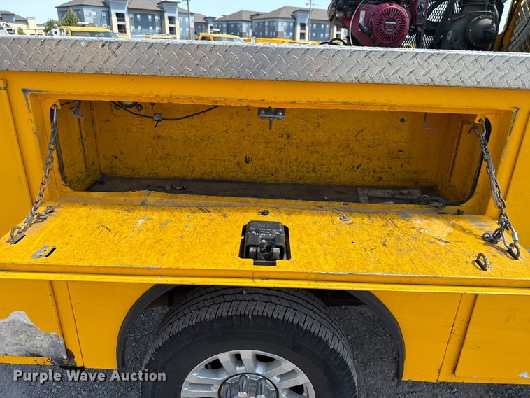 image for item EU2071 2019 Ford F350 utility bed pickup truck