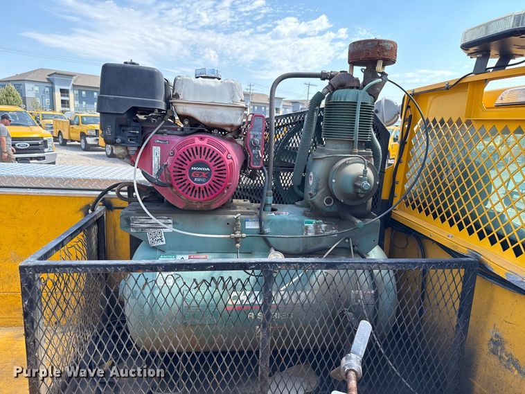 image for item EU2071 2019 Ford F350 utility bed pickup truck