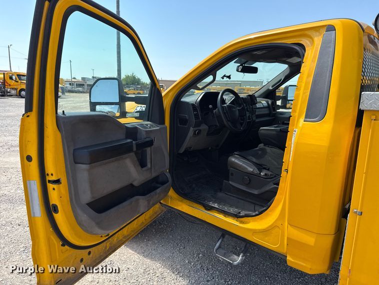 image for item EU2071 2019 Ford F350 utility bed pickup truck