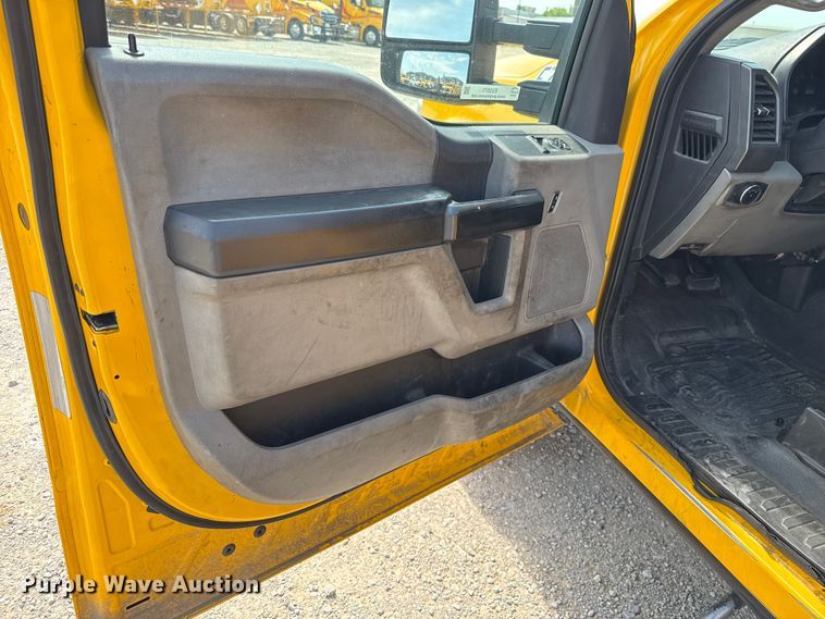 image for item EU2071 2019 Ford F350 utility bed pickup truck