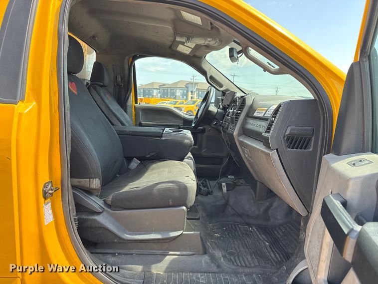 image for item EU2071 2019 Ford F350 utility bed pickup truck