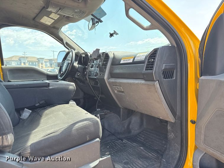 image for item EU2071 2019 Ford F350 utility bed pickup truck