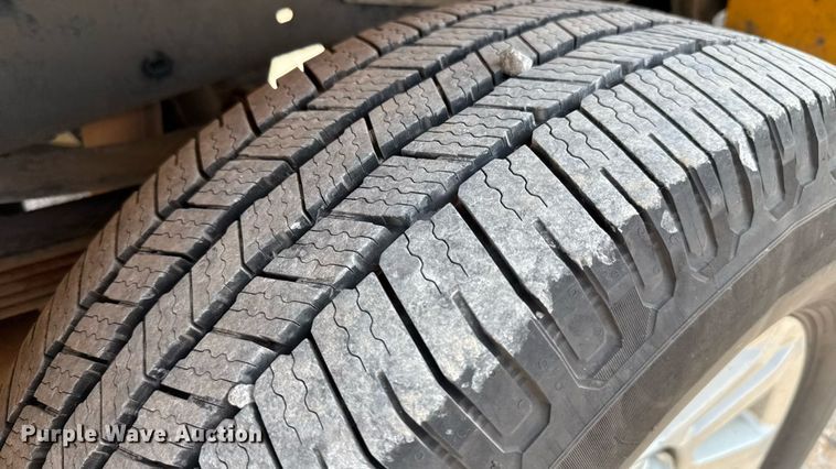 image for item EU2071 2019 Ford F350 utility bed pickup truck