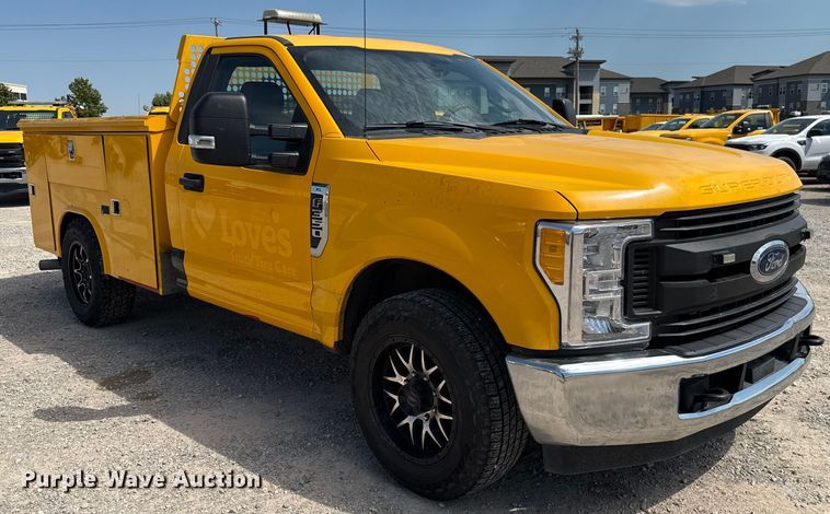 image for item EU2072 2017 Ford F350 Super Duty  utility bed pickup truck