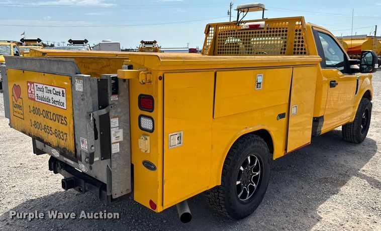 image for item EU2072 2017 Ford F350 Super Duty  utility bed pickup truck