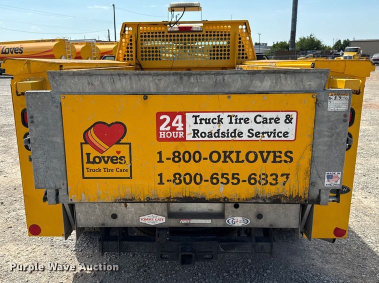 image for item EU2072 2017 Ford F350 Super Duty  utility bed pickup truck