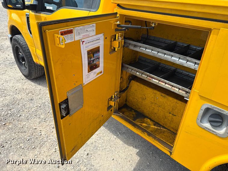 image for item EU2072 2017 Ford F350 Super Duty  utility bed pickup truck