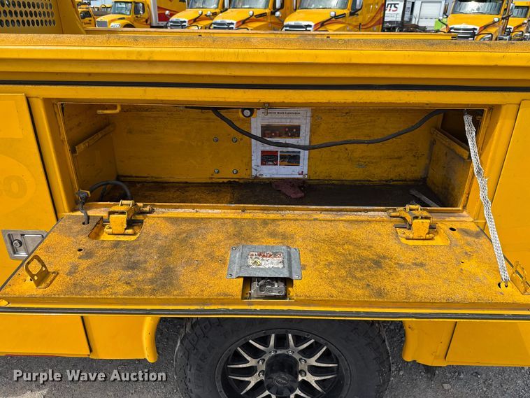 image for item EU2072 2017 Ford F350 Super Duty  utility bed pickup truck