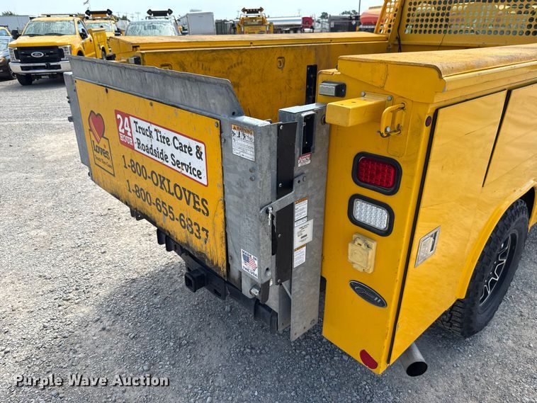 image for item EU2072 2017 Ford F350 Super Duty  utility bed pickup truck