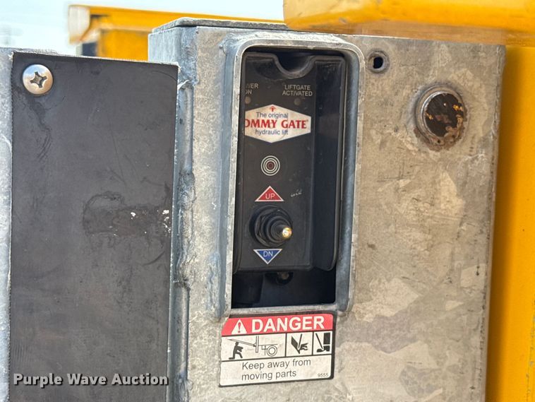 image for item EU2072 2017 Ford F350 Super Duty  utility bed pickup truck