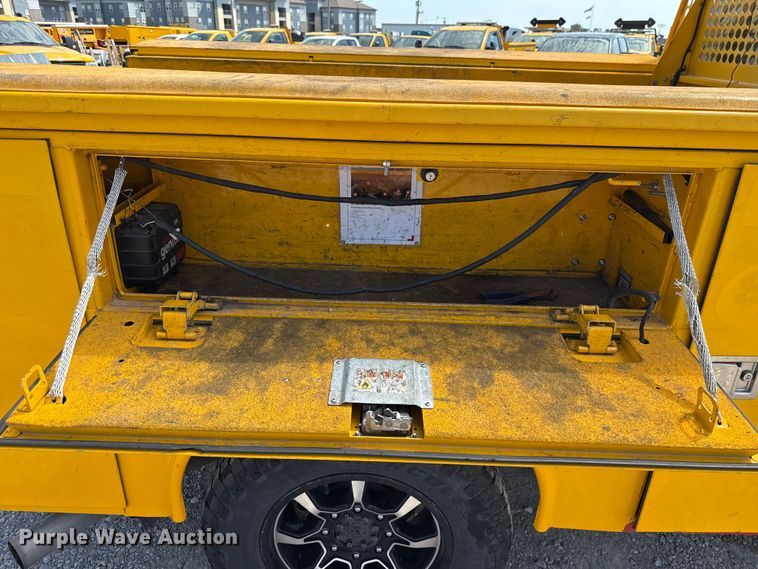 image for item EU2072 2017 Ford F350 Super Duty  utility bed pickup truck