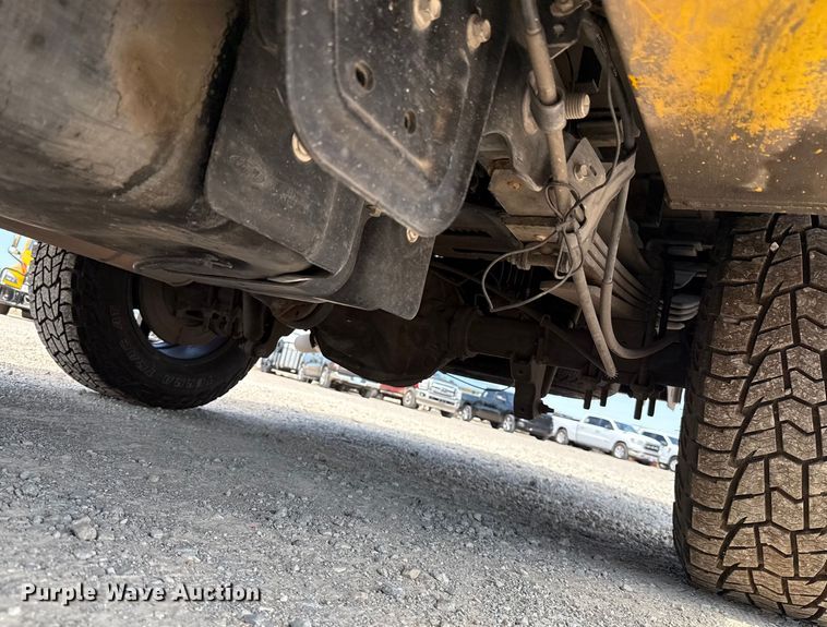 image for item EU2072 2017 Ford F350 Super Duty  utility bed pickup truck