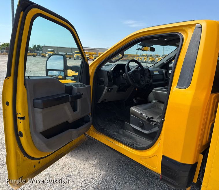 image for item EU2072 2017 Ford F350 Super Duty  utility bed pickup truck