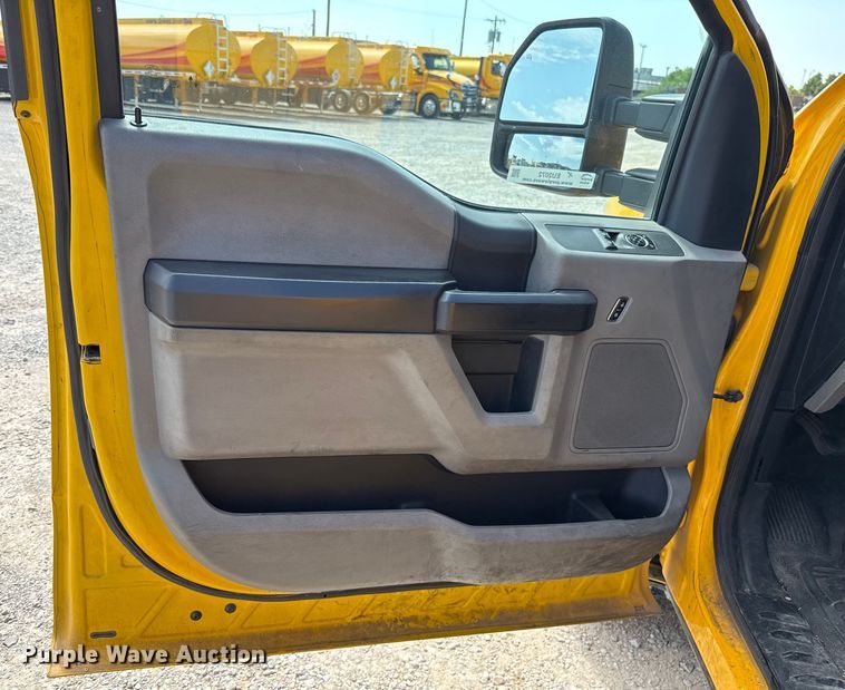 image for item EU2072 2017 Ford F350 Super Duty  utility bed pickup truck