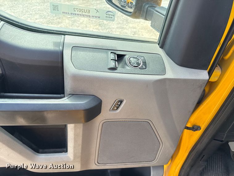 image for item EU2072 2017 Ford F350 Super Duty  utility bed pickup truck