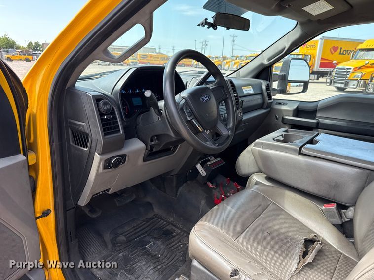 image for item EU2072 2017 Ford F350 Super Duty  utility bed pickup truck