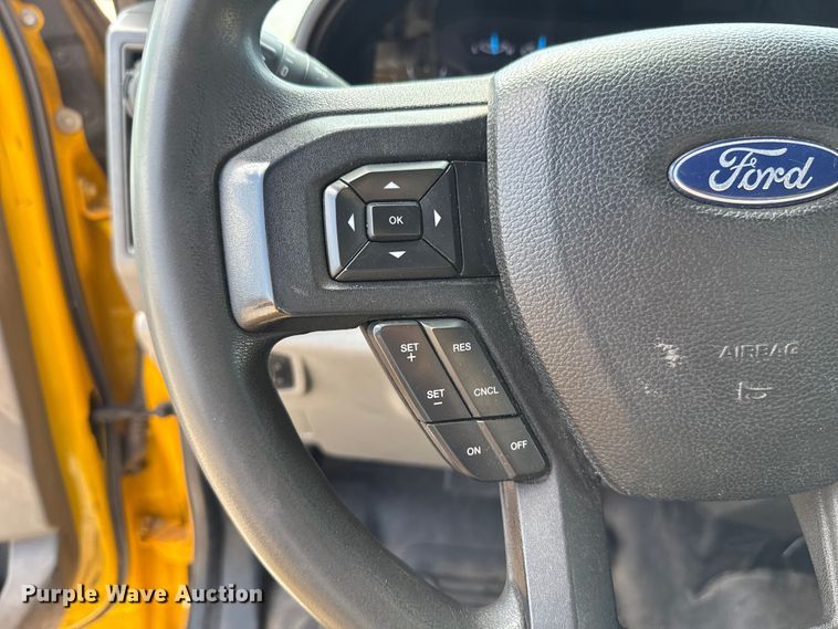 image for item EU2072 2017 Ford F350 Super Duty  utility bed pickup truck