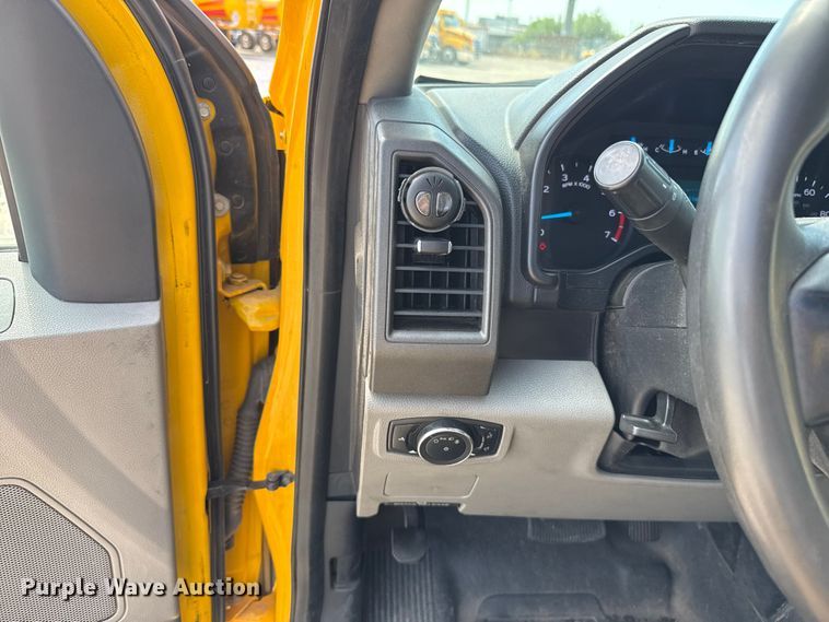 image for item EU2072 2017 Ford F350 Super Duty  utility bed pickup truck