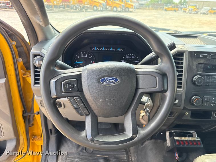 image for item EU2072 2017 Ford F350 Super Duty  utility bed pickup truck