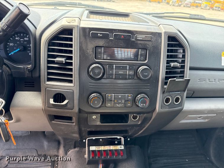 image for item EU2072 2017 Ford F350 Super Duty  utility bed pickup truck