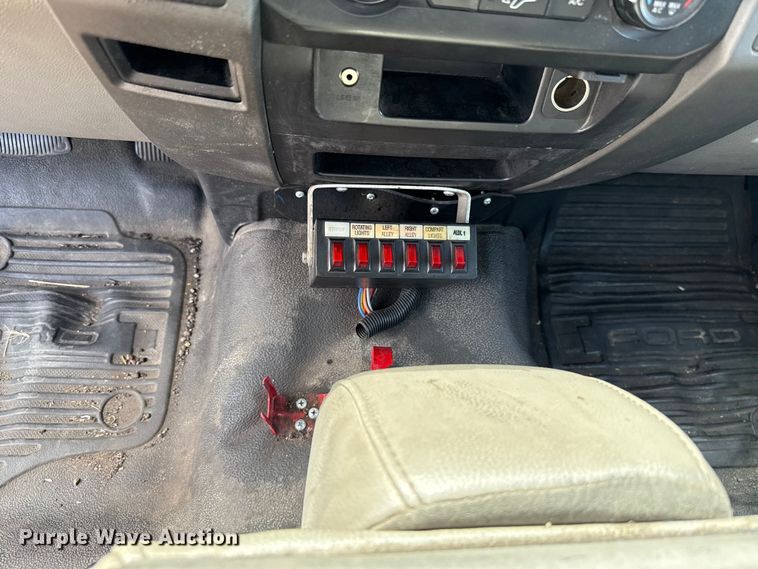 image for item EU2072 2017 Ford F350 Super Duty  utility bed pickup truck