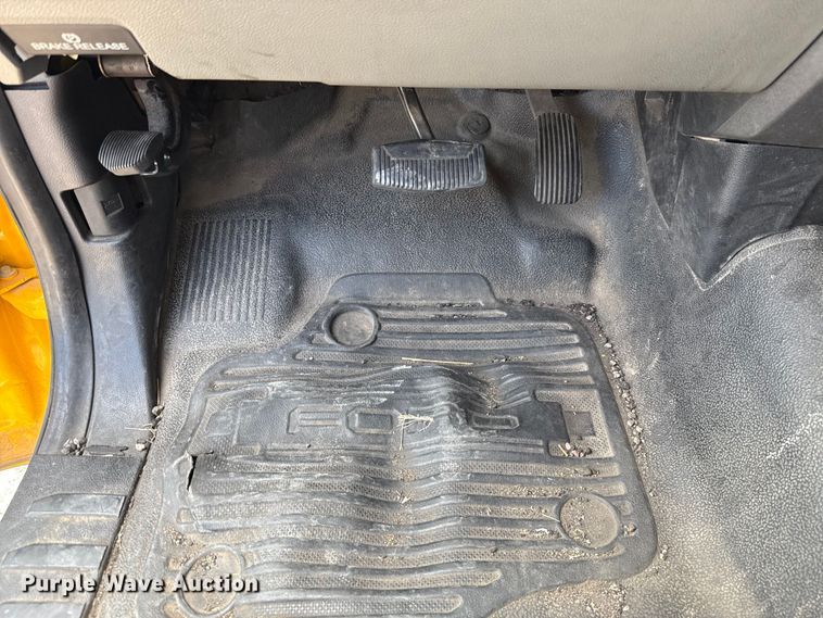 image for item EU2072 2017 Ford F350 Super Duty  utility bed pickup truck