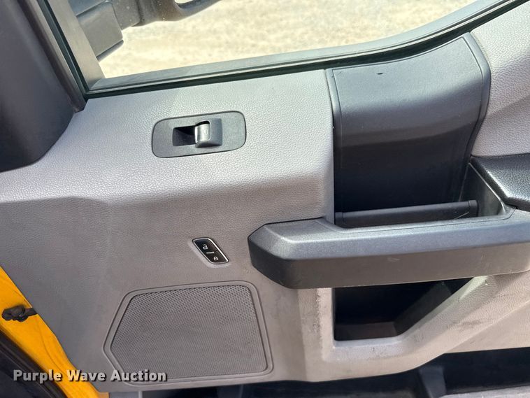 image for item EU2072 2017 Ford F350 Super Duty  utility bed pickup truck