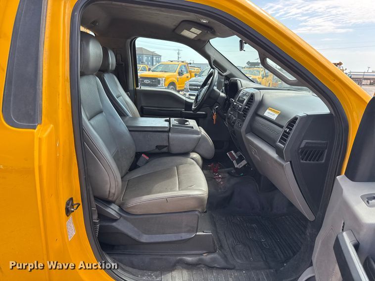 image for item EU2072 2017 Ford F350 Super Duty  utility bed pickup truck